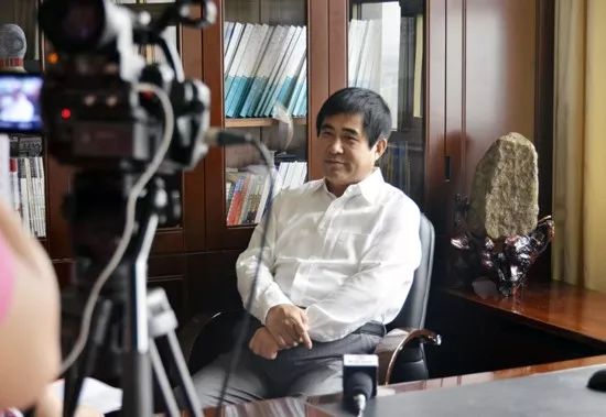 100億富851張信用卡POS機套現(xiàn)2.1億 100億富851張信用卡POS機套現(xiàn)2.1億